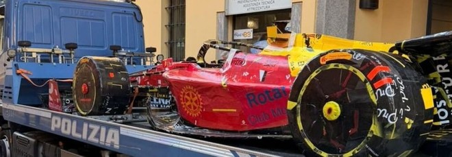Monza, la monoposto dei sogni finisce sul carro attrezzi della Polizia di Stato