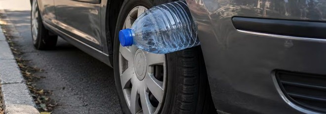 Truffa della bottiglia nel parcheggio: cos'è e come evitarla