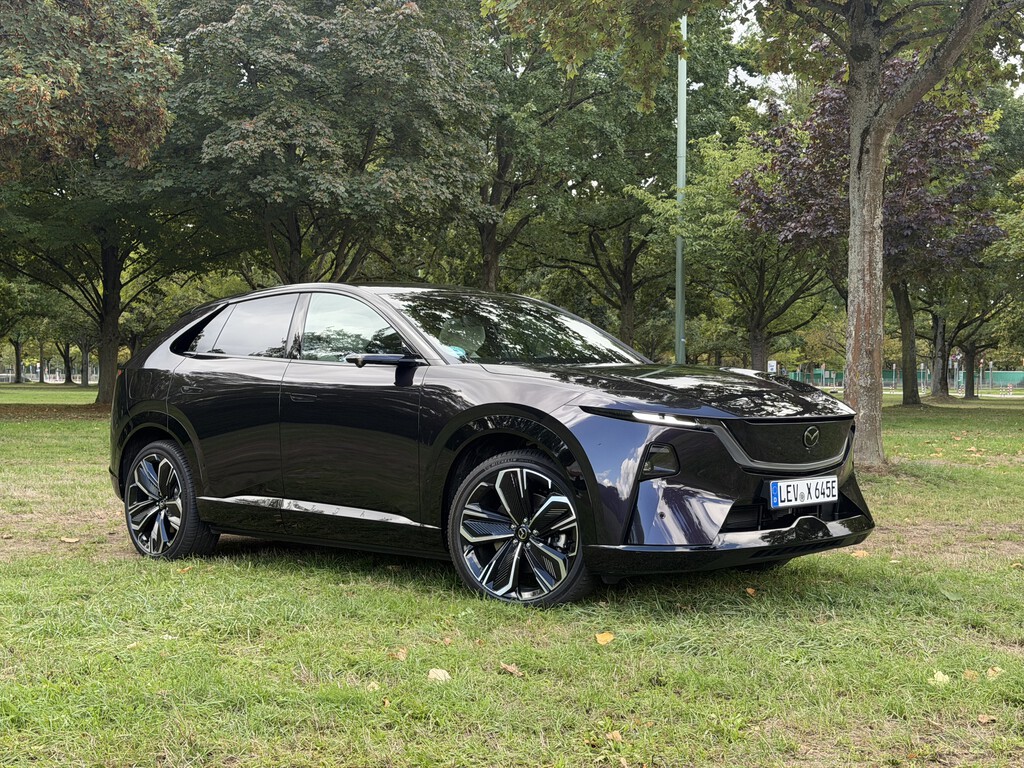 El Mazda CX-6e es el mayor reto de la marca: actualizarse a los gustos de la mayoría sin dejar atrás a sus fieles