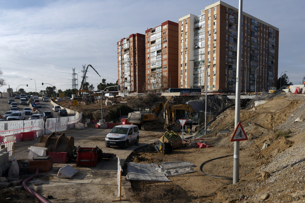 Vuelve a haber problemas con la conexión de fibra de O2: el soterramiento de la A-5 se ha convertido en una condena
