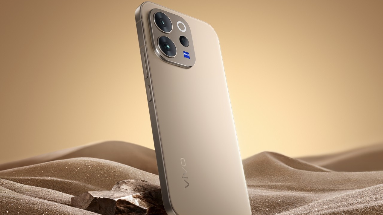 Smartphone vivo V70 in offerta: 200 MP e batteria da 7.000 mAh oppure teleobiettivo ZEISS e video 4K, a partire da 331