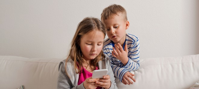 Social e minori, il Codacons chiede l'adozione di limiti più severi anche in Italia