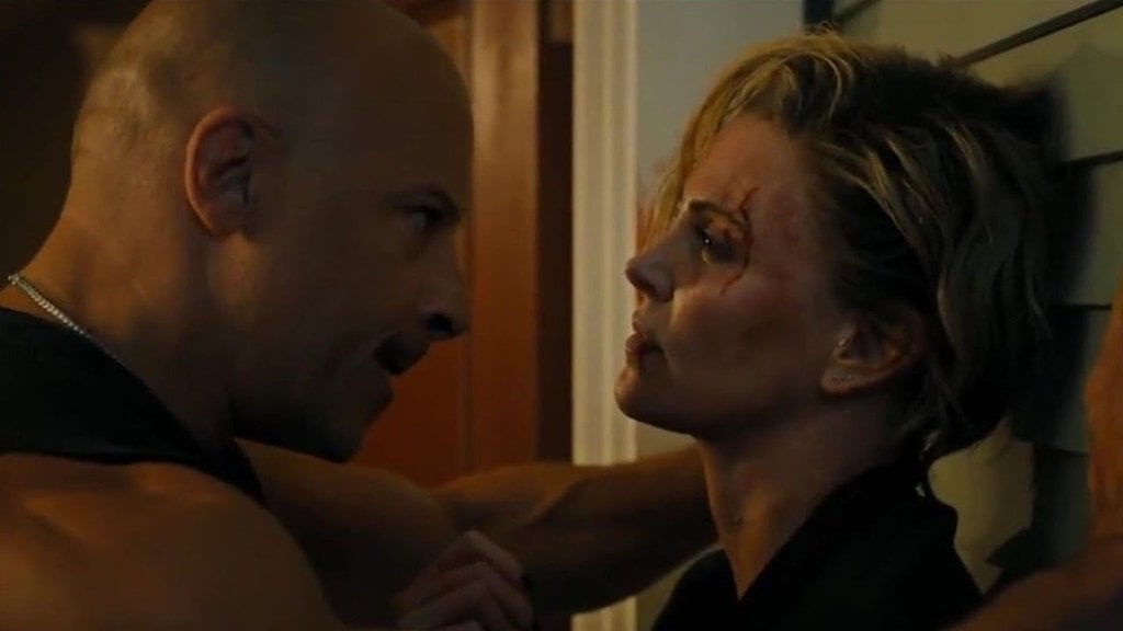 « C'est un monstre » : Charlize Theron a sauvé ce film d'action en tournant seule une scène après le départ de son réalisateur