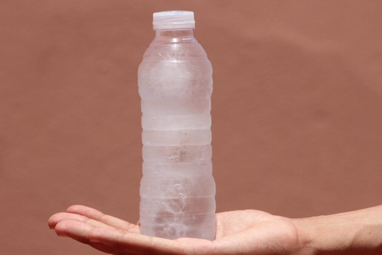 Canicule : l’astuce espagnole de la bouteille d’eau qui rafraîchit une pièce pour 0 euro