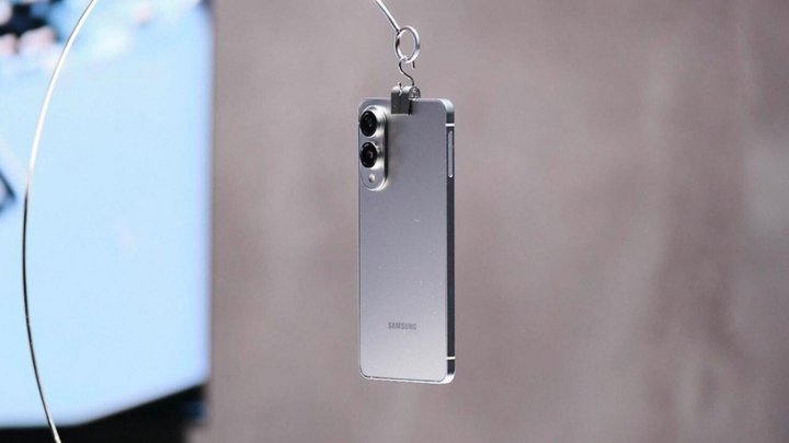 Samsung ci riprova? Nel 2027 potrebbe arrivare S27 Edge con uno spessore di poco più di 4 mm