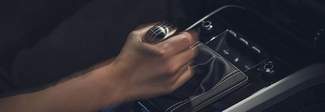 Il ritorno del cambio manuale, perché le supercar riscoprono il terzo pedale
