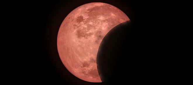Xiaomi 17 Ultra si è inventato una Luna che non esiste durante l'ultima eclissi di Sole
