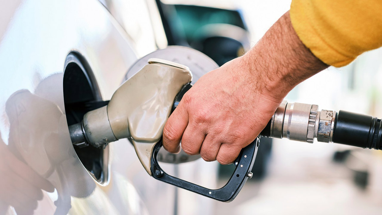 Benzina a 1,75 euro, il distributore è 'del sindaco': cosa sta succedendo in questo piccolo Comune abruzzese