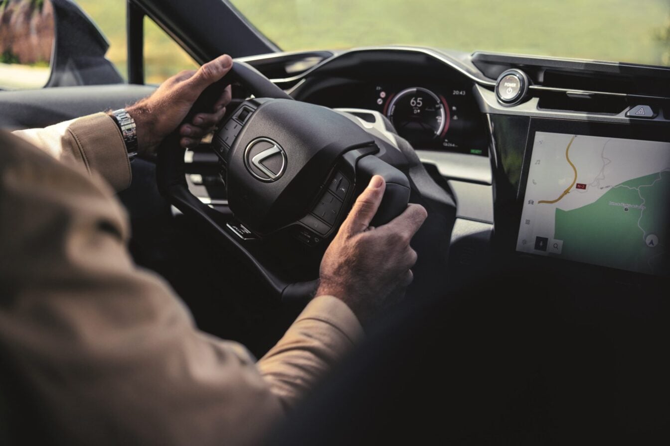 Toyota va lancer la conduite autonome façon Tesla, mais reste clair : vous êtes responsable en cas d’accident !