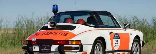 La Porsche 911 Targa della Polizia frantuma ogni record: vola oltre i 216.000 euro