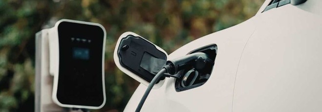 Auto elettriche più convenienti di quelle termiche? La verità sui costi di gestione
