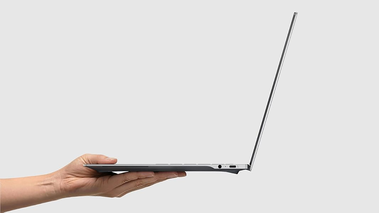 Scontato di 250 diventa un anti MacBook: in offerta HP Omnibook Ultra con 32GB RAM, schermo OLED 3K, Core Ultra 7