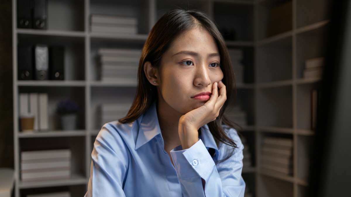 女性は他の女性からの反発を避けるため戦略的に謙虚さを装っている可能性