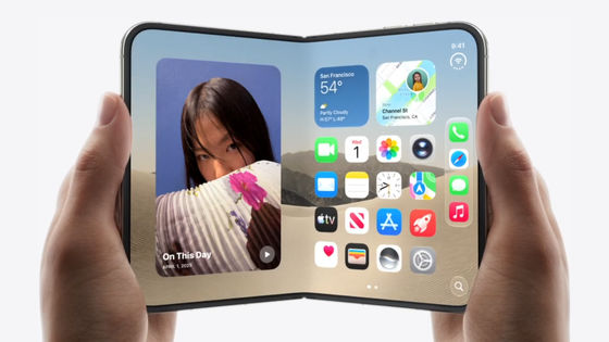 Appleの新CEOジョン・ターナスとグレッグ・ジョスウィアックがiPhone Duoの開発秘話や魅力に欠けるAndroid折りたたみスマホについて語る