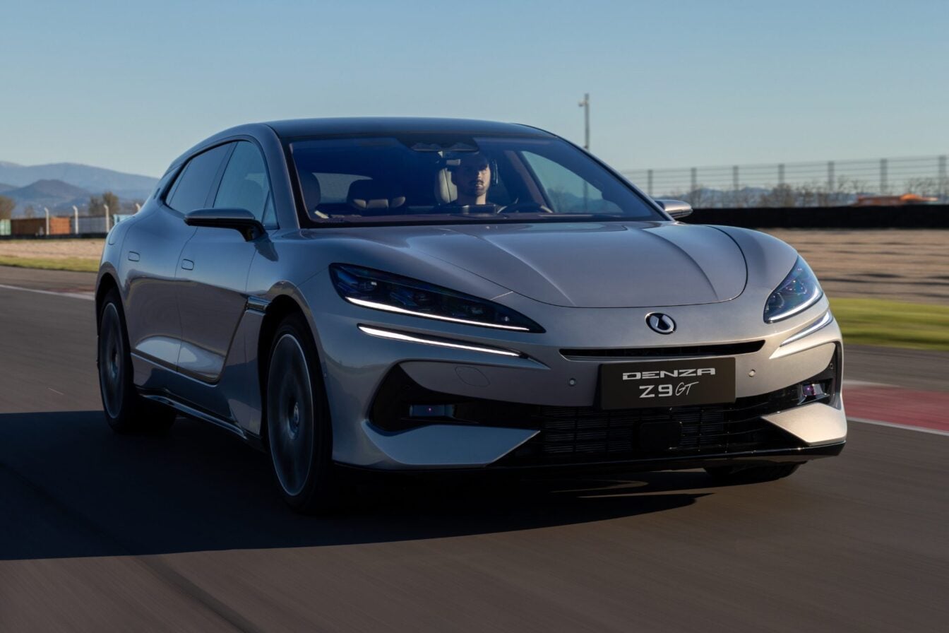 Avec sa berline de 2 000 ch, BYD veut détrôner Porsche en visant le record absolu sur le Nürburgring
