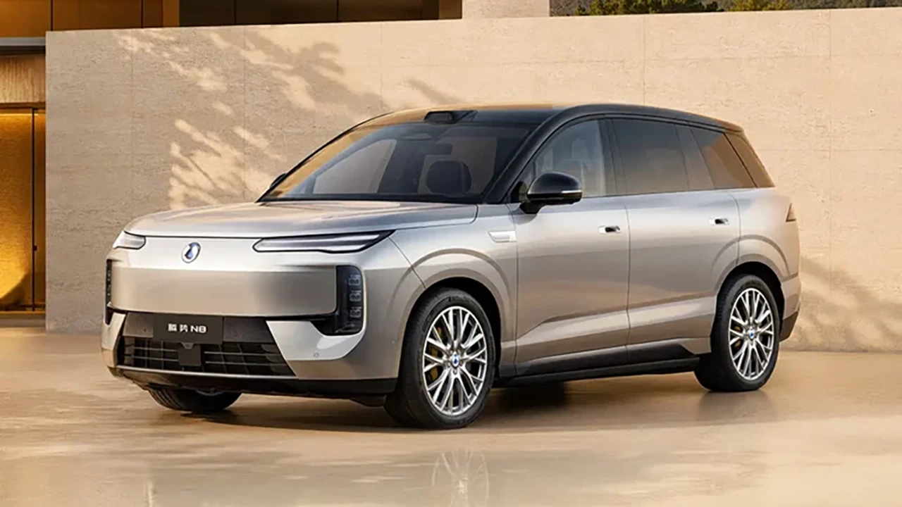 BYD Denza N8 e la super batteria: 130 kWh per 1.003 km di autonomia
