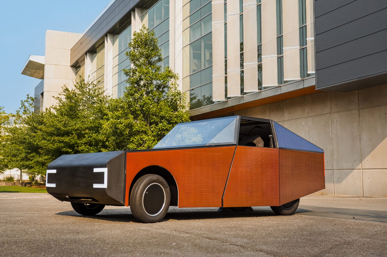 Cette drôle de BMW solaire produit plus d’énergie qu’elle n’en consomme