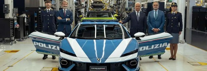 La Lamborghini Temerario veste la divisa della Polizia