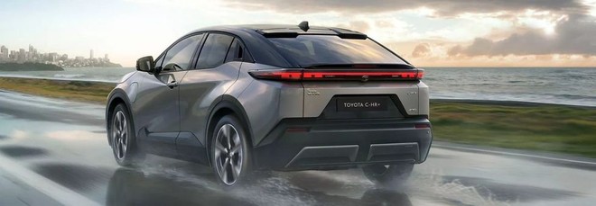 Toyota si arrende all&rsquo;ennesimo richiamo, problemi per migliaia di C-HR EV