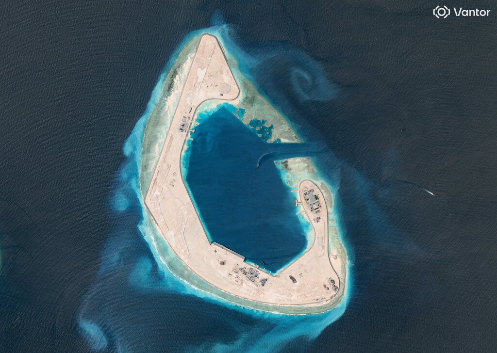 China solo ha tardado diez meses en levantar una isla artificial militar con un millón de toneladas de arena