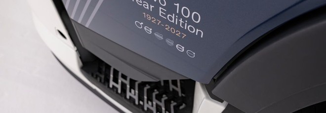 Volvo Trucks celebra il centenario con la nuova "100 Year Edition"