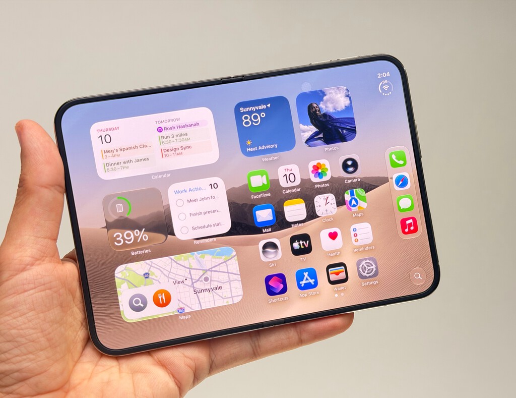 He probado el iPhone Duo: Apple no ha resuelto el pliegue pero sí ha resuelto que no lo veas