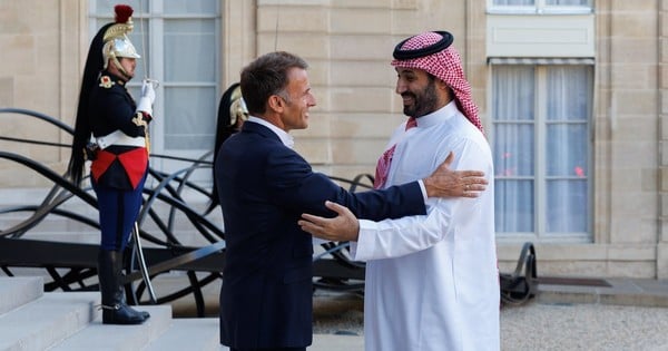 French President Announces Manga Theme Park