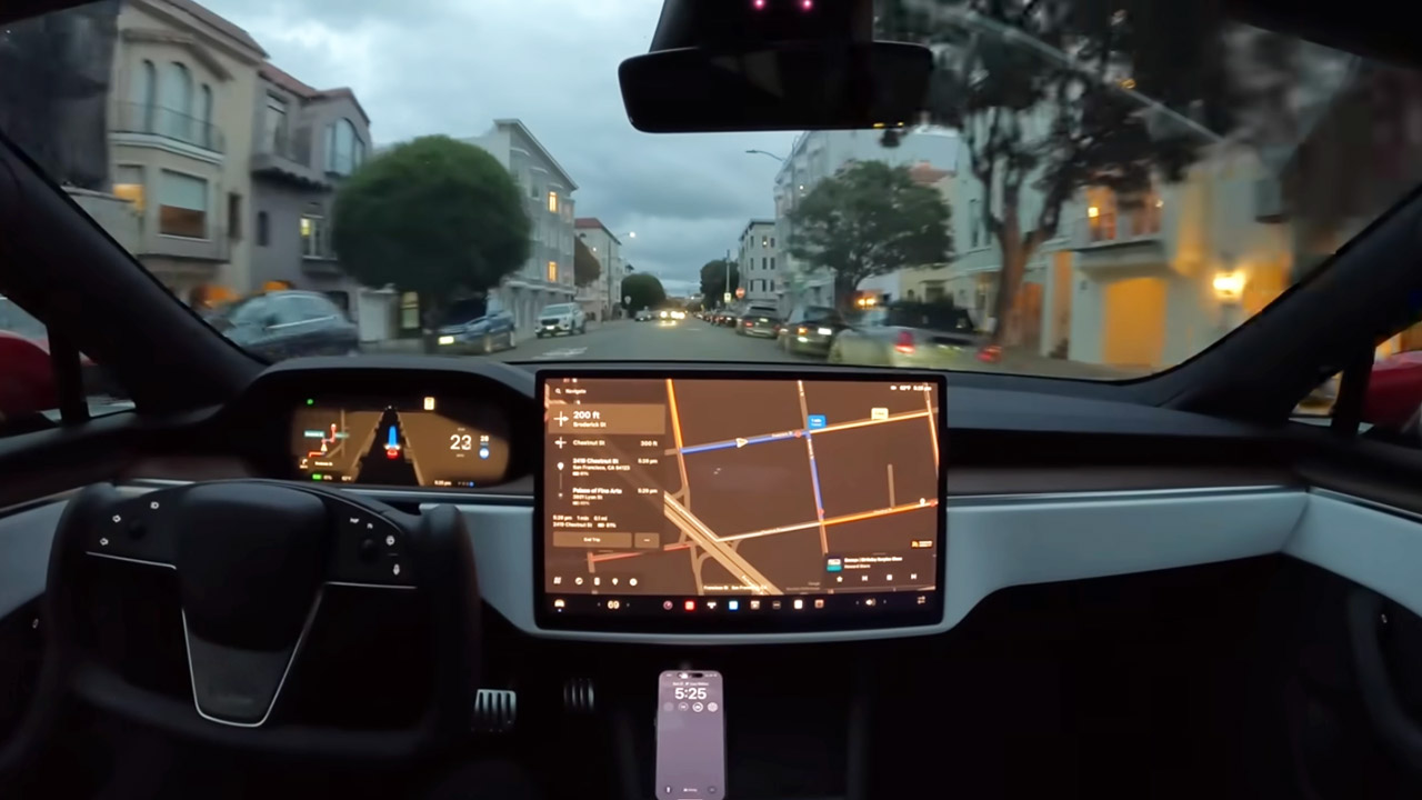 La guida autonoma nasconde un rischio: il compiacimento porta alla distrazione