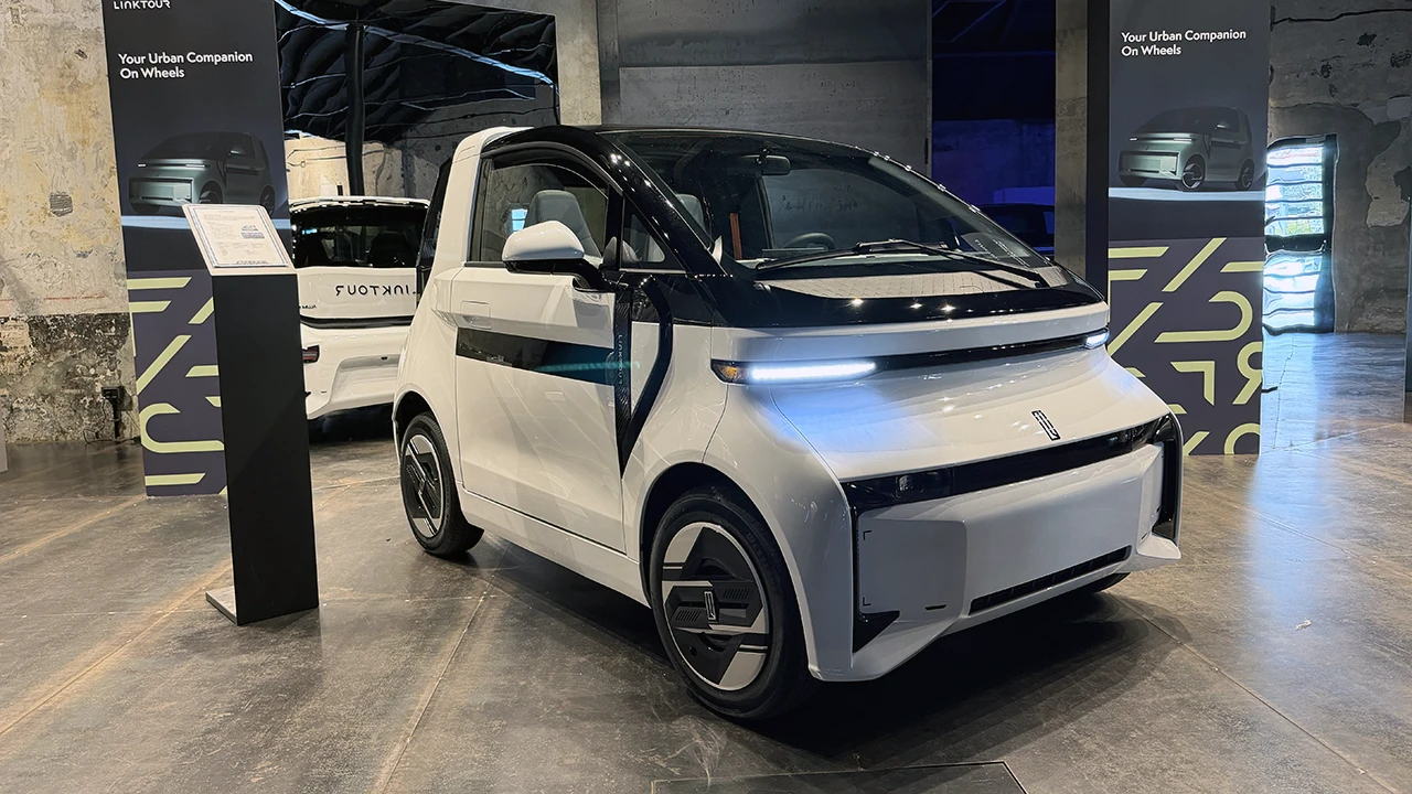 Linktour Alumi, test drive: la microcar in alluminio riciclato che vuole accendere la mobilità urbana