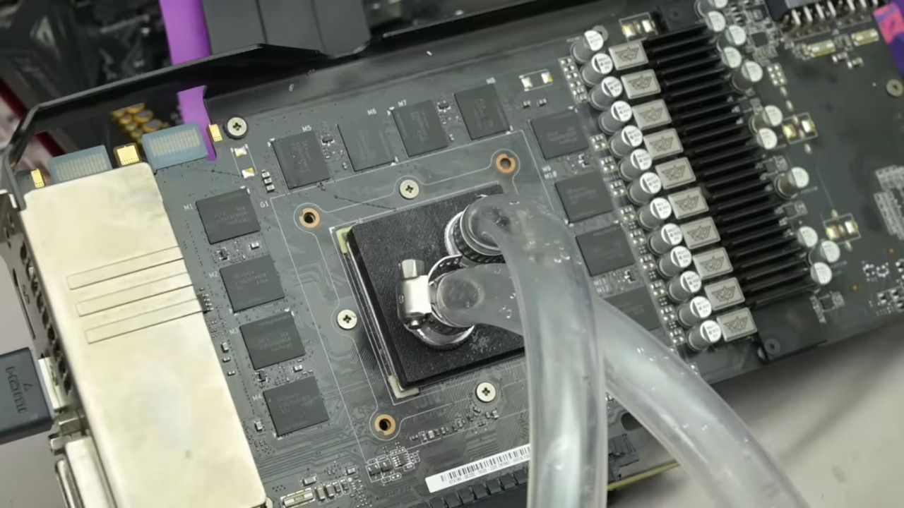 Raffreddamento GPU: la soluzione a liquido diretto sul die batte gli AIO tradizionali