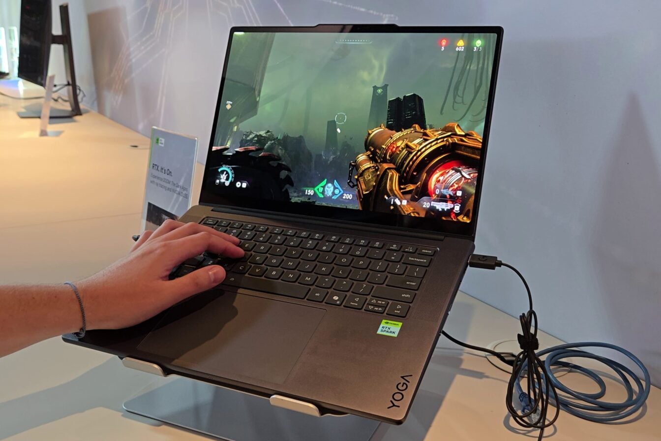 On a joué avec les futurs portables gamers NVIDIA : une RTX 5070 de PC fixe dans un corps de portable, ils n’ont plus grand-chose à envier aux tours