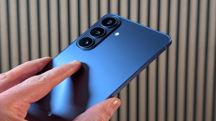 Galaxy S27 e S27+, importanti novità per il comparto fotografico: ci sarà anche un nuovo teleobiettivo