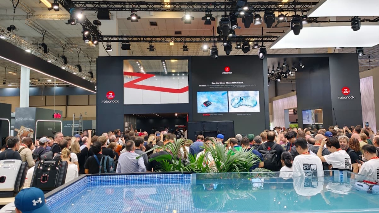 Roborock esce dalla casa: a IFA 2026 arrivano il robot per la piscina e il tosaerba senza cavo