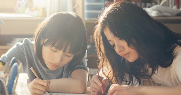 Live-Action Look Back Film's Clip Highlights Kyōmoto, Fujino Creating Manga