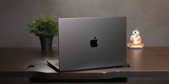Riparare il MacBook costa 700 dollari, così usa un altro Mac come schermo