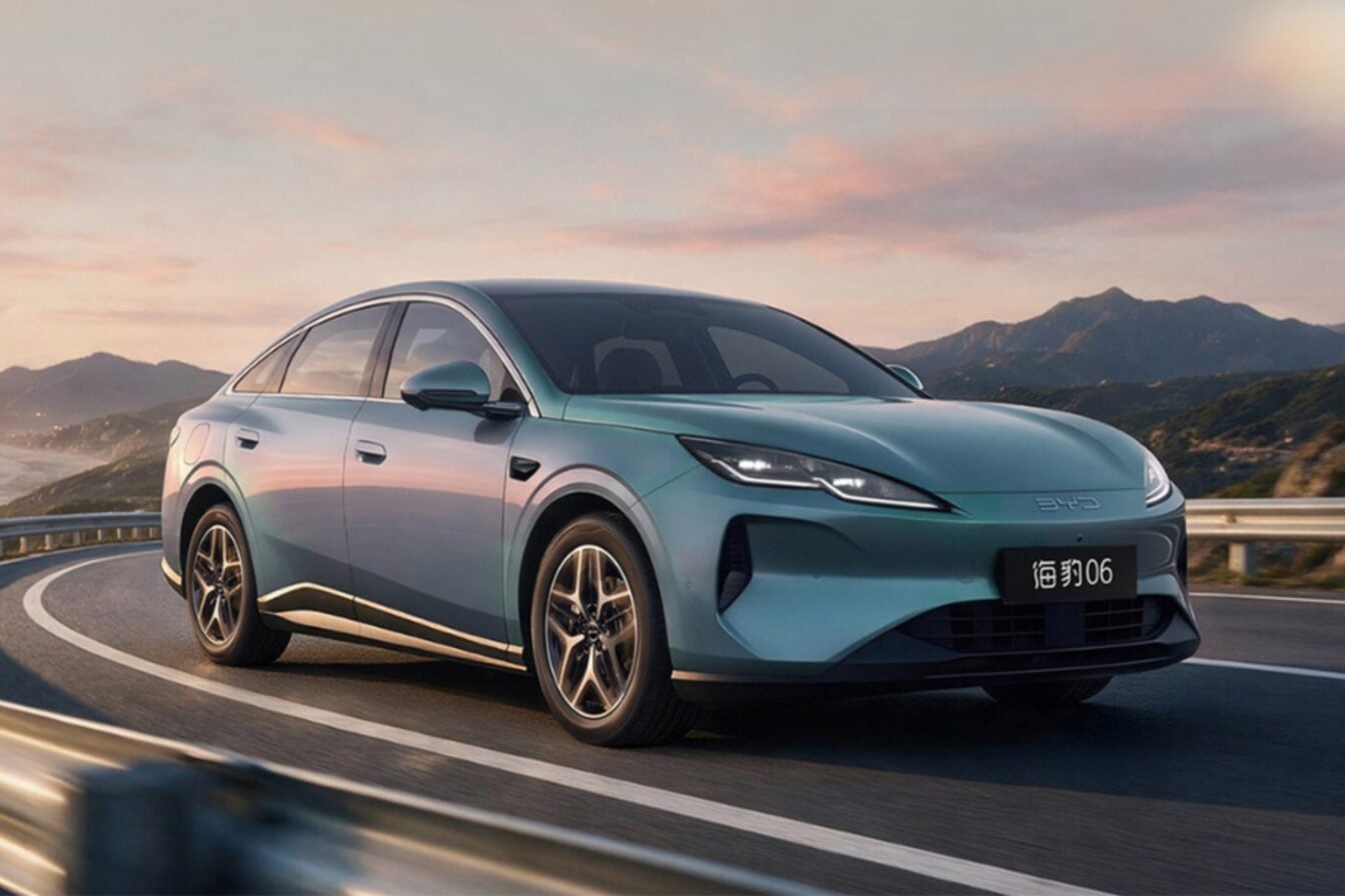 Recharge en 9 minutes et 630 km d’autonomie à prix réduit : cette berline électrique de BYD a tout pour faire un carton
