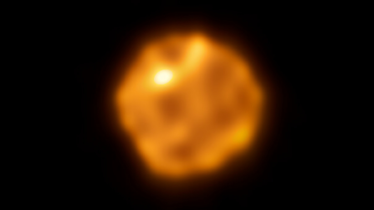 Grazie al radiotelescopio ALMA c'è una nuova immagine della superficie della gigante rossa Betelgeuse