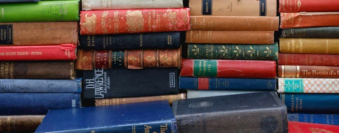 Libri rari dati in pasto all'AI e distrutti: un AirTag nascosto ha condotto ad Amazon