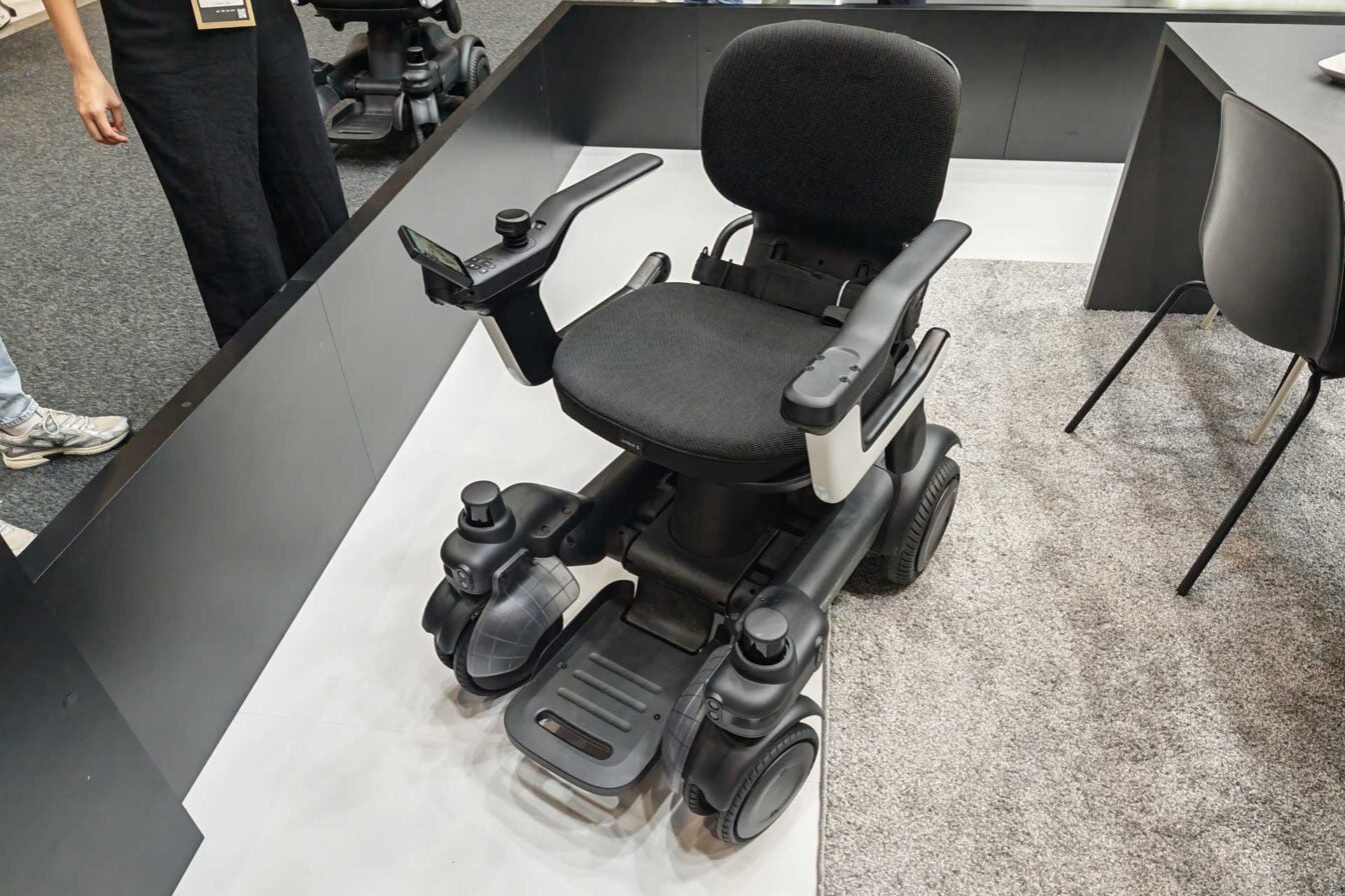 J’ai essayé le fauteuil roulant du futur à l’IFA 2026, le Strutt EV1C