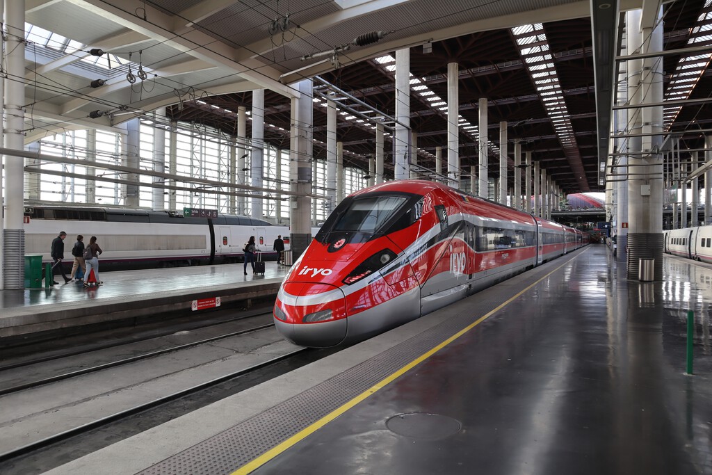Renfe ha convertido el Madrid-Barcelona en su fortín. Y por eso Iryo ya está mirando otros destinos