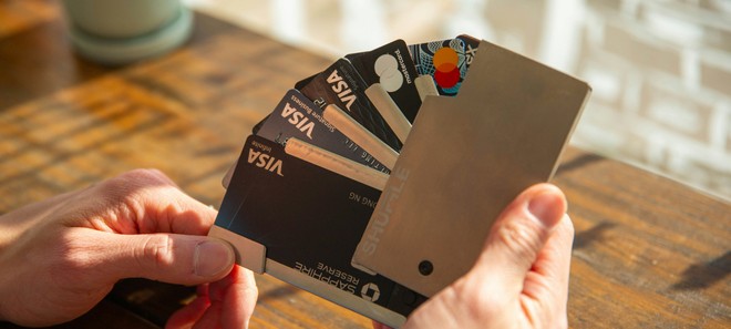 Non buttare la carta scaduta ancora intera: in alcuni casi può ancora pagare