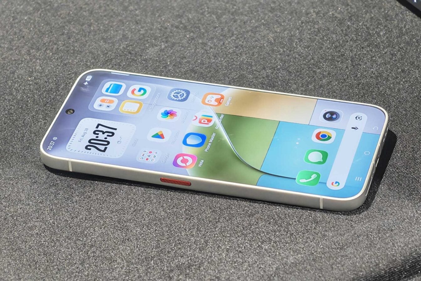 J’ai essayé le smartphone Tecno 100 % sans bordures : une fausse bonne idée ?