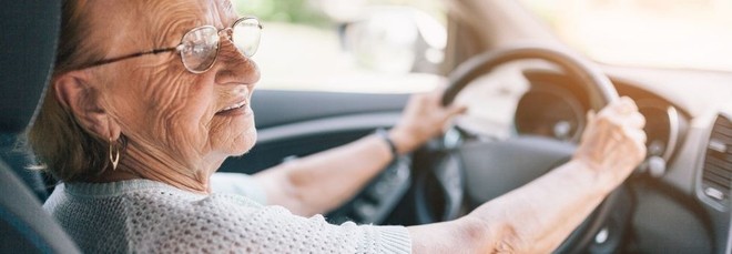 Hai compiuto 70 anni? Addio patente! La proposta scioccante in UK