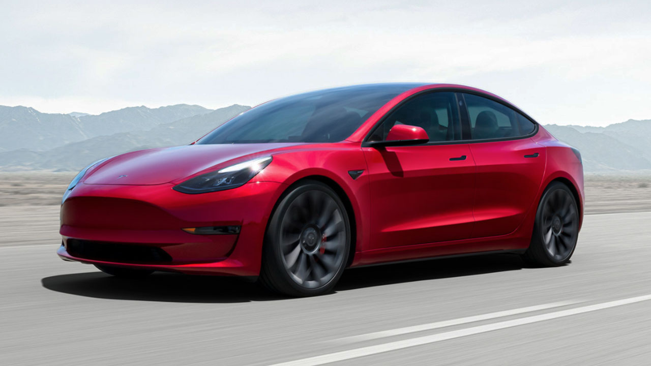 I fari di alcune Tesla sono troppo luminosi: l'azienda richiama oltre 20.000 auto elettriche