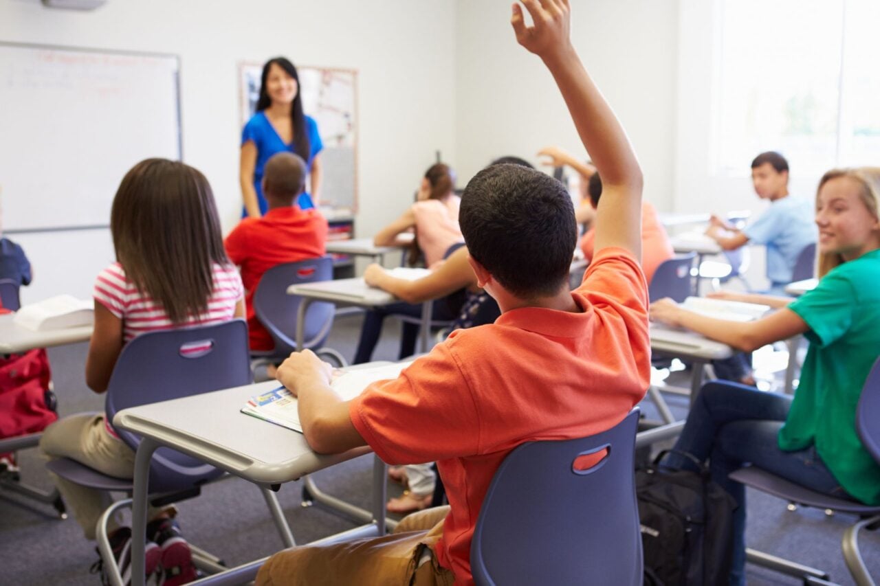 Non, le RGPD n’interdit pas de connaître la classe de votre enfant à l’avance