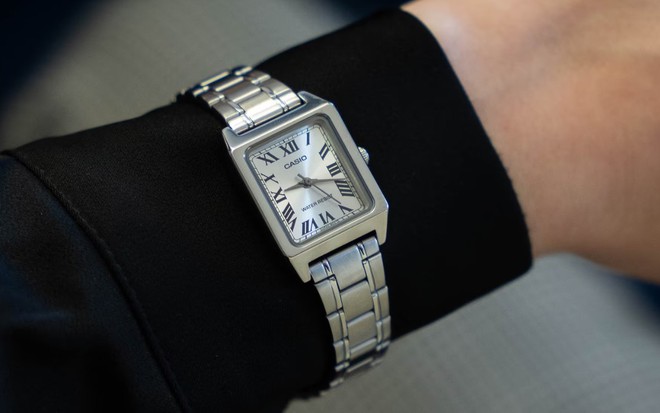 Casio LTP-B150D-7B: il piccolo analogico che punta sul design classico