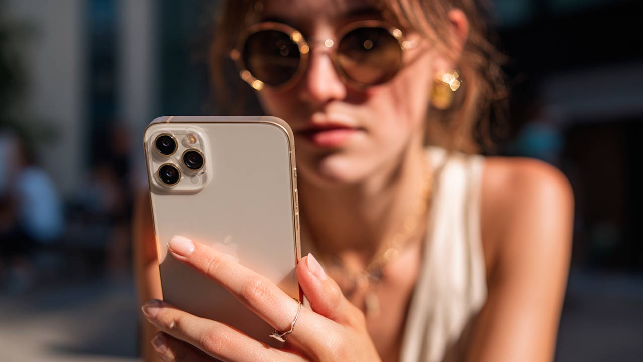 Apple regala un altro anno di funzioni satellitari a iPhone 14, 15 e 16