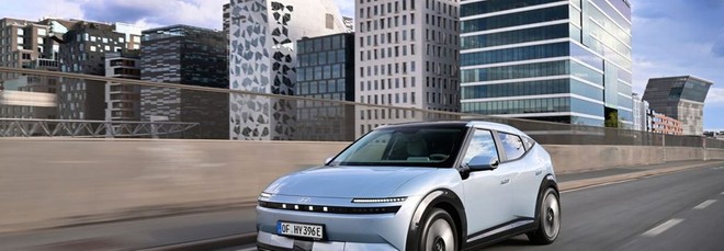 Hyundai IONIQ 3 apre gli ordini: la nuova elettrica compatta parte da 29.900 euro