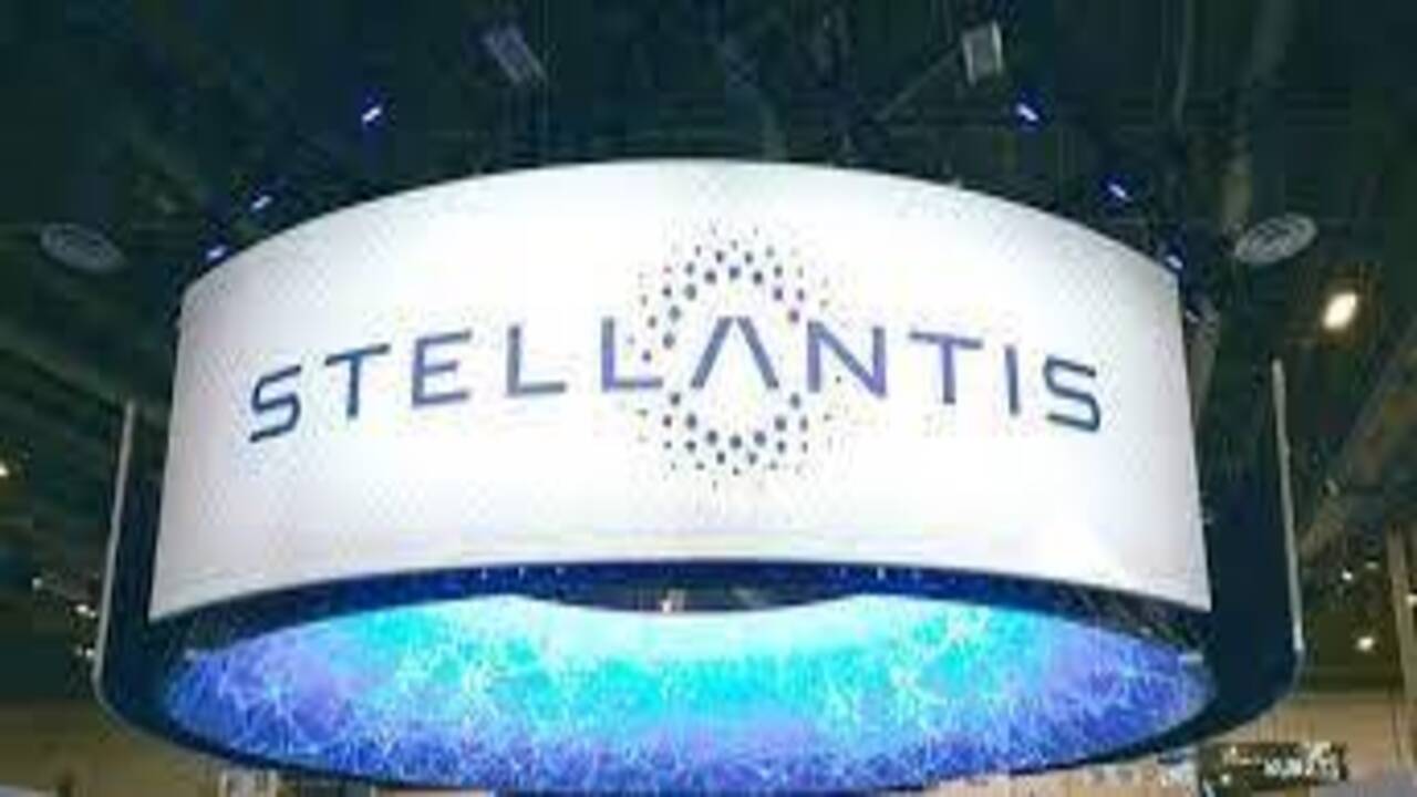 Stellantis, il titolo crolla: alla borsa non piacciono incertezza e continui guai tecnici