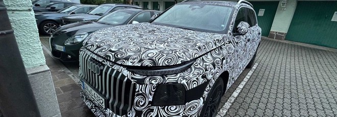 Dietro alla camuffatura si nasconde la nuova Audi RS Q7? Foto spia